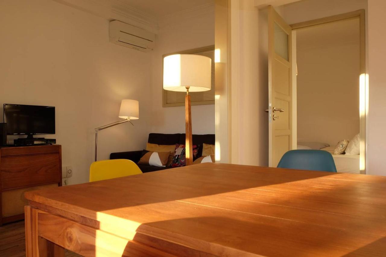 Central 2 Bedroom Apt W/Garden And Pantheon Views Lisbona Esterno foto