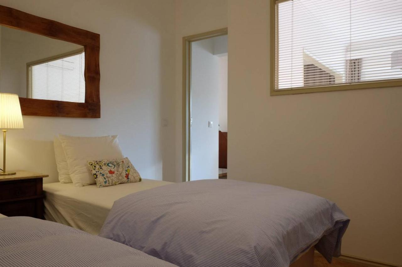 Central 2 Bedroom Apt W/Garden And Pantheon Views Lisbona Esterno foto