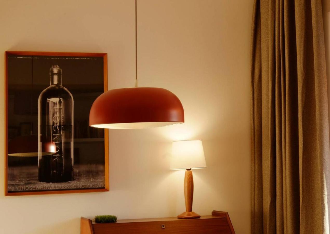 Central 2 Bedroom Apt W/Garden And Pantheon Views Lisbona Esterno foto